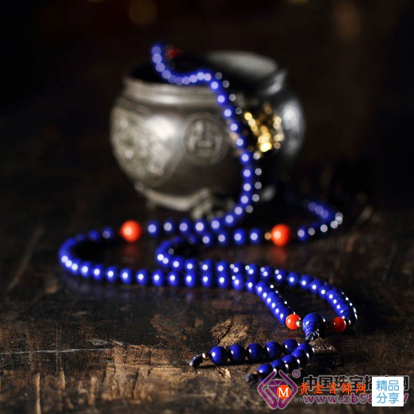 
	佩戴青金石手串有什么好處？
