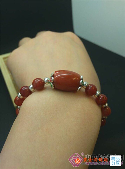 
	佩戴南紅手串的7大神奇功效是哪些？
