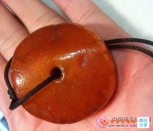 
	專家揭秘：蜜蠟不同顏色的真正成因
