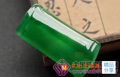 
	翡翠居然可以泡水保養

