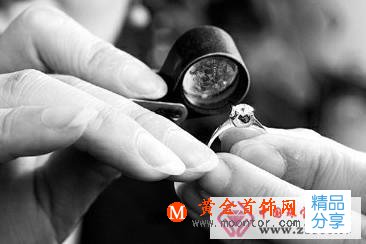 
	怎么初步判斷鉆石真偽
