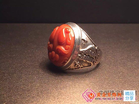 
	“自然珍寶”的南紅瑪瑙手串戒指
