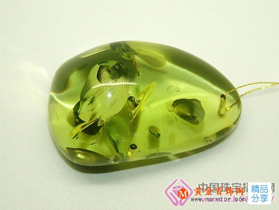
	綠珀是天然琥珀嗎？ 綠的很妖艷
