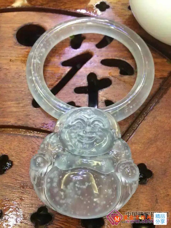 
	翡翠“木那”到底是什么？是混沌初開的美！
