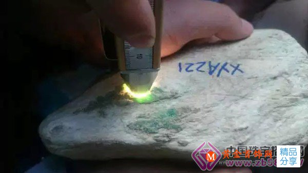 
	翡翠“木那”到底是什么？是混沌初開的美！
