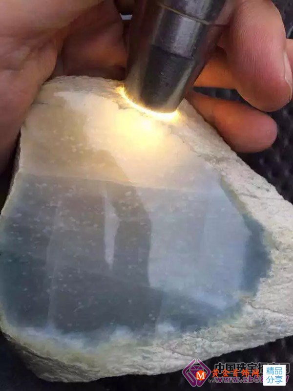
	翡翠“木那”到底是什么？是混沌初開的美！
