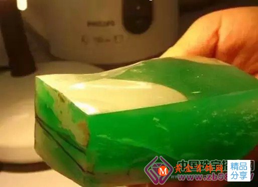 
	翡翠“木那”到底是什么？是混沌初開的美！
