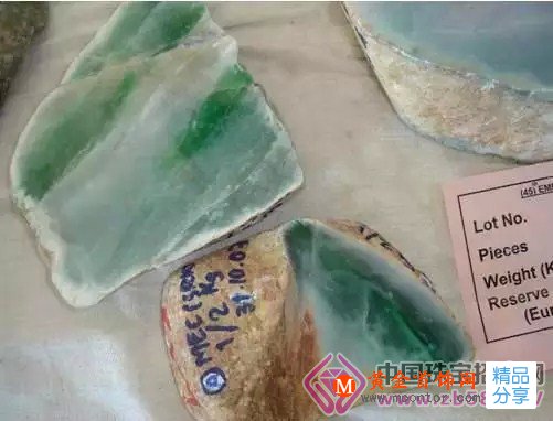 
	翡翠“木那”到底是什么？是混沌初開的美！
