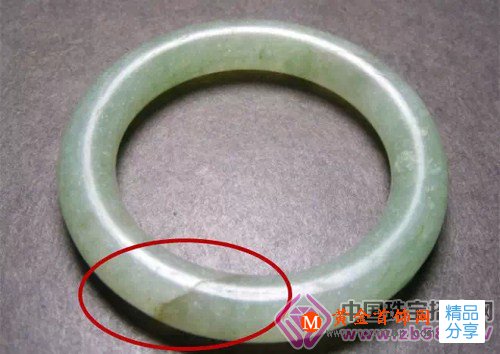 
	天然翡翠都有的瑕疵 認真就輸了
