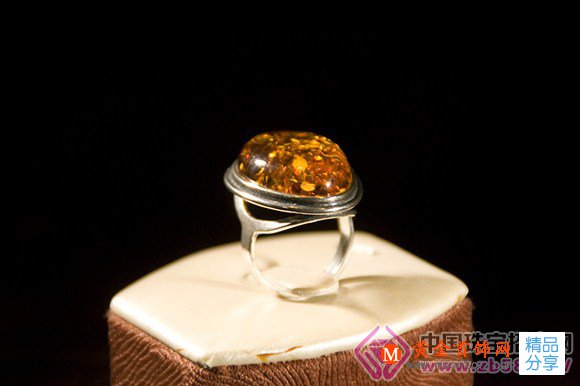 
	如何搭配琥珀首飾 讓你變成“心機婊”
