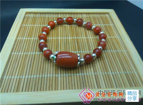 
	什么是南紅手串的朱砂點？
