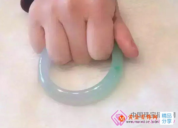 
	【解析】翡翠如何佩戴
