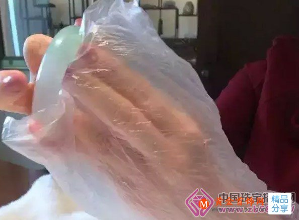 
	【解析】翡翠如何佩戴
