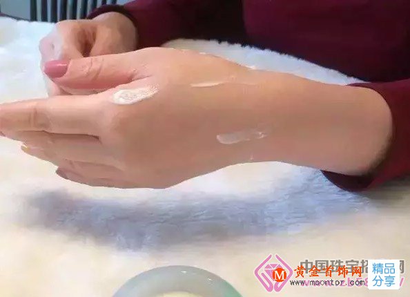 
	【解析】翡翠如何佩戴
