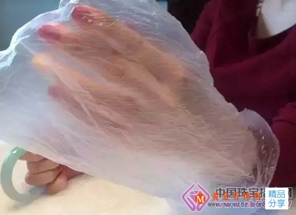 
	【解析】翡翠如何佩戴
