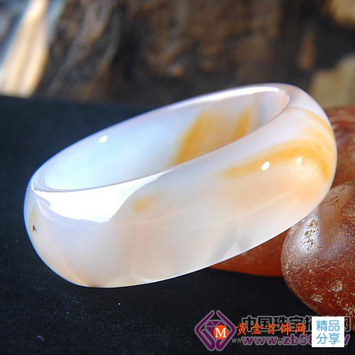 
	人養玉，玉養人？談談玉髓手鐲那些事
