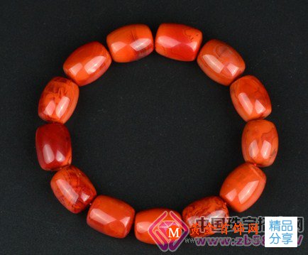 
	南紅手串的價值經久不衰的原因是？
