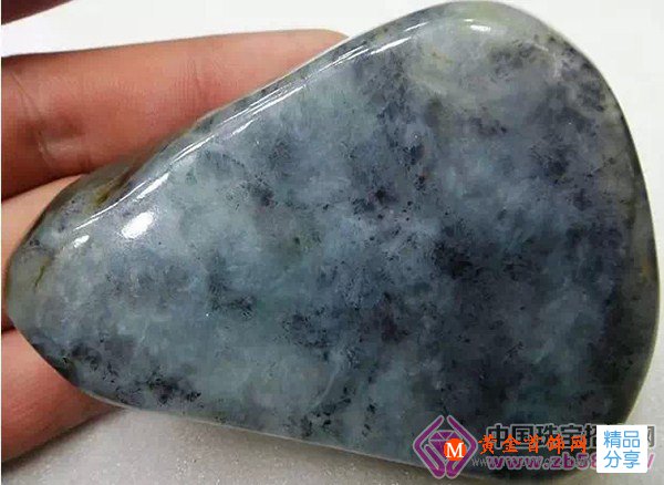 
	烏鴉一樣黑的翡翠究竟有多少種？
