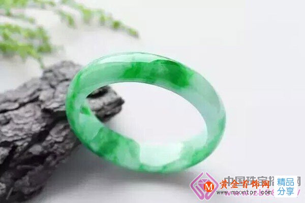 
	翡翠-你知道么？最適合戴翡翠的季節居然是秋季！
