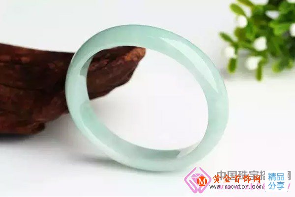 
	翡翠-你知道么？最適合戴翡翠的季節居然是秋季！

