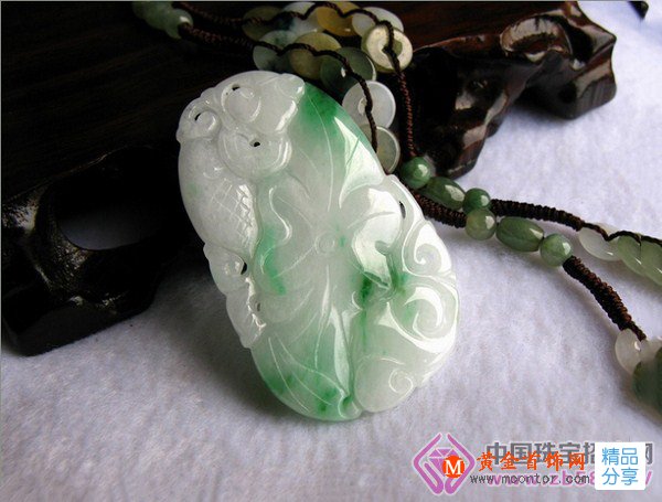 
	翡翠收藏之白地青與花青種
