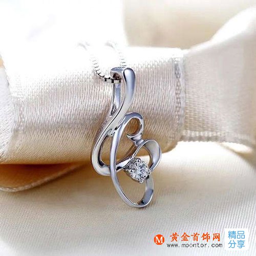 
	au750鉆石吊墜是什么 鉆石吊墜材質和價格
