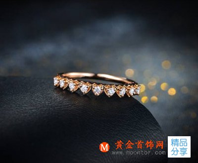 
	單鉆的鉆戒怎么搭配排戒好看

