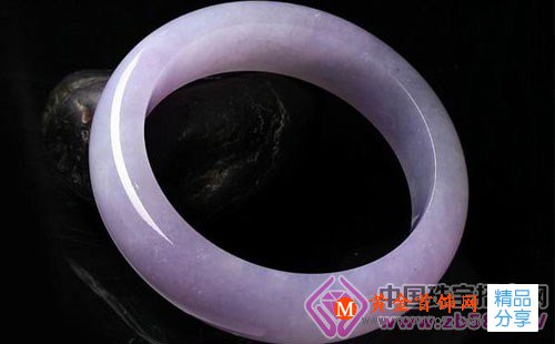 
	七彩云南翡翠手鐲價格貴嗎?
