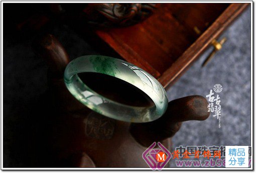 
	翡翠與獨山玉之間的區別
