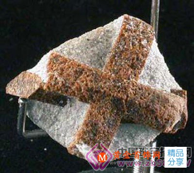 
	十字石簡單介紹，十字石是什么
