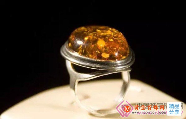 
	琥珀鑒別四法：活色生香
