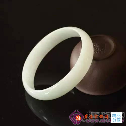 
	翡翠這么多顏色！你喜歡哪種？(圖)
