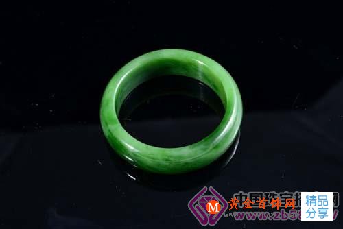 
	了解翡翠手鐲這些，千萬別被奸商欺騙？
