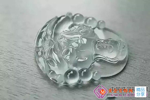 
	有錢都不一定能買到的玻璃種翡翠！
