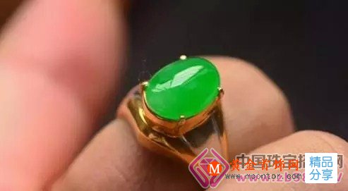 
	翡翠是否染色？辨別有妙招！
