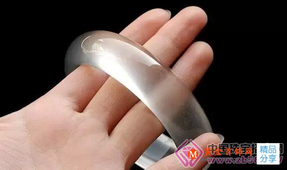 
	翡翠是否染色？辨別有妙招！
