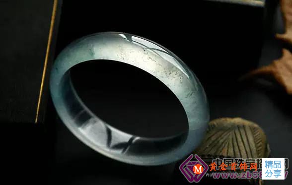 
	極品白玻璃種翡翠，絕對是真的翡翠

