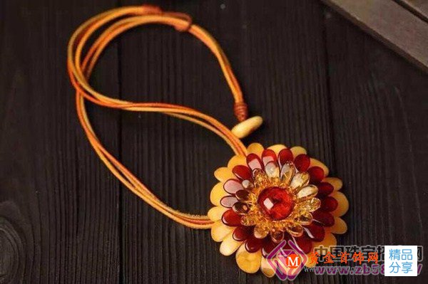
	血珀到底是什么？該如何保養？
