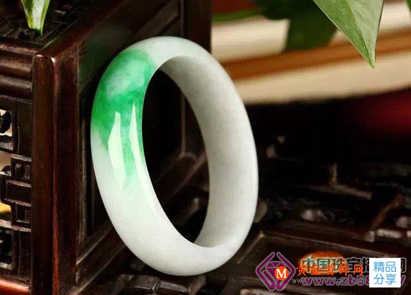 
	如何看清手鐲瑕疵，妙招來襲

