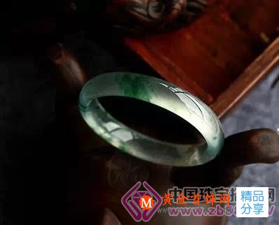
	如何看清手鐲瑕疵，妙招來襲
