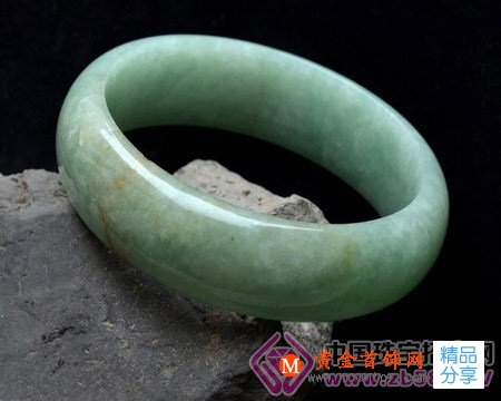 
	緬甸玉的石棉
