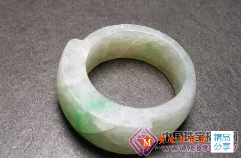 
	翡翠的裂紋和石紋怎么區別
