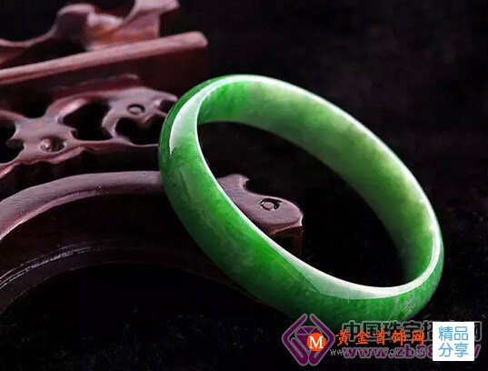 
	玉石和瑪瑙有什么不一樣？
