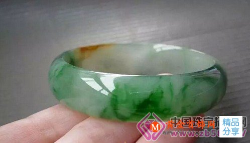 
	做飯的時候千萬不要戴翡翠！
