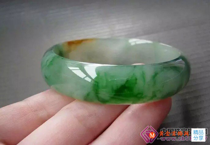 
	做飯的時候就別戴翡翠了！不然......
