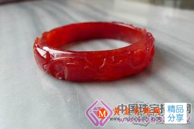 
	關于紅色手鐲的翡翠知識
