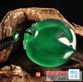 
	如何鑒定翡翠帝王綠的價格
