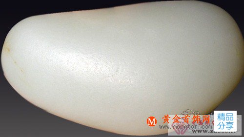 
	和田玉籽料毛孔之微觀
