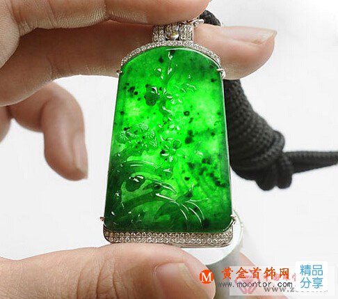 
	有小黑點的翡翠是假的嗎？
