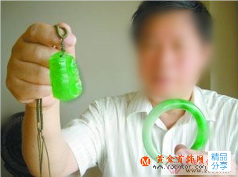 
	翡翠鑒定竅門:一看二摸三掂量
